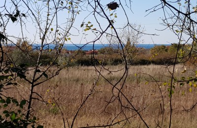 Porec 2.5 km - Residential building land only 1.5 km from the sea!