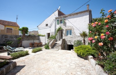 Porec area, stone house with guest house